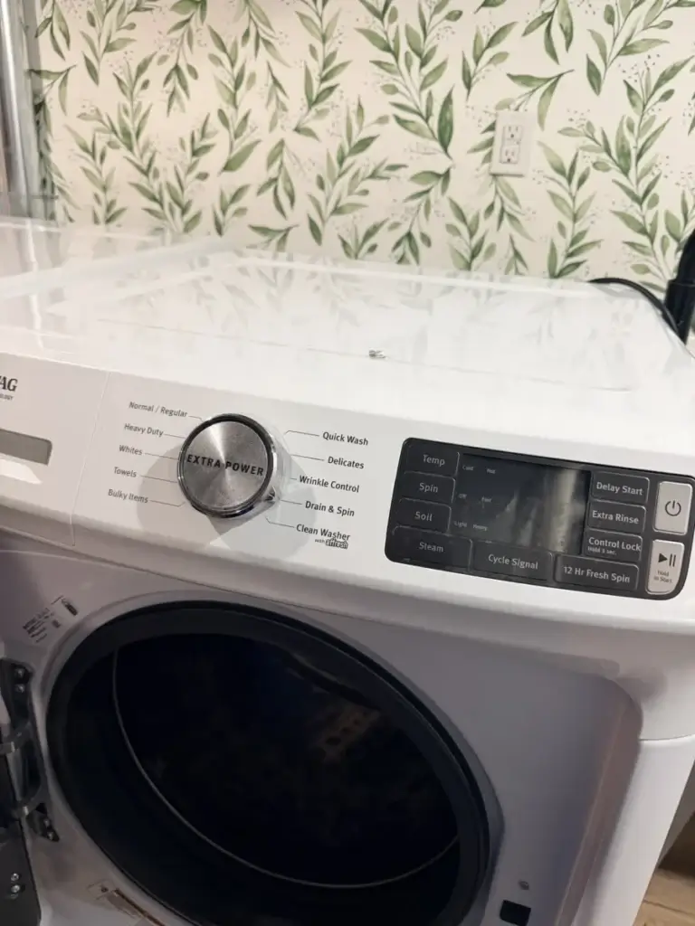 Front-load washer with the door open and no fill - what the LG IE water-inlet error looks like